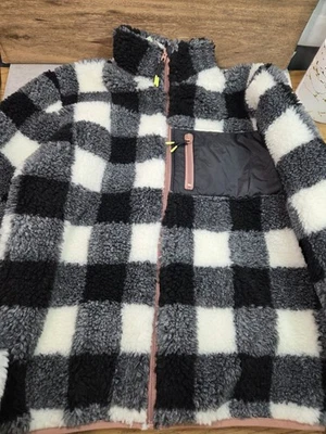Chaqueta polar H&M Sherpa para niña talla 16/18 bolsillos laterales blancos y negros  Foto 1 de 4