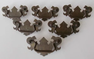 6 Maniglie tiranti cassetti cassettiera ufficio ad ala pipistrello ottone antico 3" centri - Foto 1 di 6
