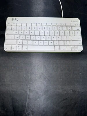 Logitech Wired Keyboard Y-B0006 For iPad/iPhone Lightning Connector 820-006464 - Image 1 of 4