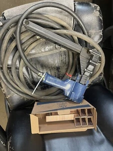 Salco Air Stapler with hose and some staples. see pictures - Picture 1 of 8