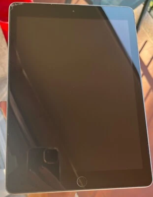 Apple iPad 6 Generazione 9.7" 128GB Wi-Fi Tablet - Grigio Siderale - Immagine 1 di 3