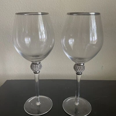 Copa de vino alta con borde plateado con diseño de bola de diamantes de imitación (2) Foto 1 de 4