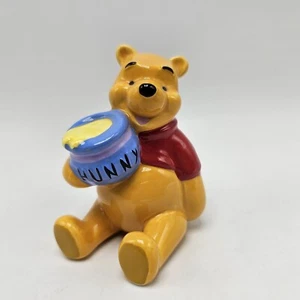Disney Winnie Pooh Oso Figura de Cerámica Olla de Miel 3" Hunny Sitting - Imagen 1 de 5