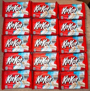 KITKAT ~ KIT KAT BIRTHDAY CAKE WHITE CREME 1.5 OZ X 15 CANDY BARS BB 01/2026 - Picture 1 of 6