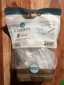 Herrajes LIBERTY: paquete de 6 perillas de barra plateadas de acero inoxidable de 1-5/8” (40 mm). - Imagen 1 de 2