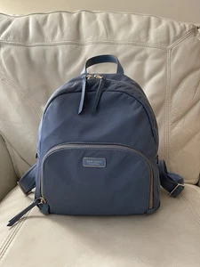 Mochila Kate Spade New York para mujer talla mediana nailon cremallera azul bebé - Imagen 1 de 20