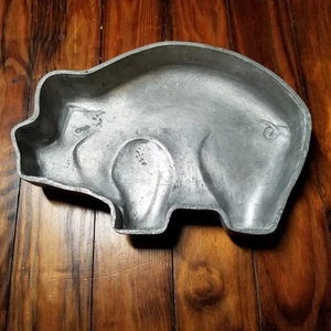 Vtg Heavy Metal Pig Cake Pan Baking Cooking 12" CRT - Picture 1 of 9