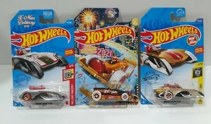 2020 Hot Wheels Experimotors 2 Rockin' Santa Sled Silver & Gold Carbonator 2021  - Picture 1 of 11
