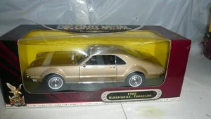 Oldsmobile Toronado 1966 edición de lujo escala 1/18 por Road Signature - Imagen 1 de 2