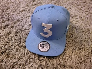 Rare Chance the Rapper "3" New Era Gorra Sombrero Auténtico Azul Snapback ADJ - Imagen 1 de 11