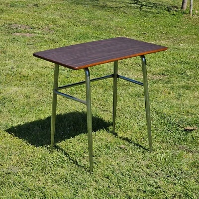 二十世纪中叶木纹上衣和钢制办公桌 30 英寸长 x 18 英寸宽 x 29.5 英寸高 — 第 1/4 张图片