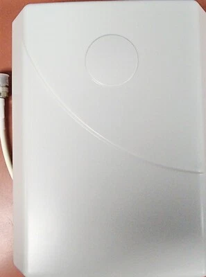 Wilson 311135 Wall Mount Panel Antenna 700-2700 MHz 50 Ohm Vertically Polarized - Image 1 of 4