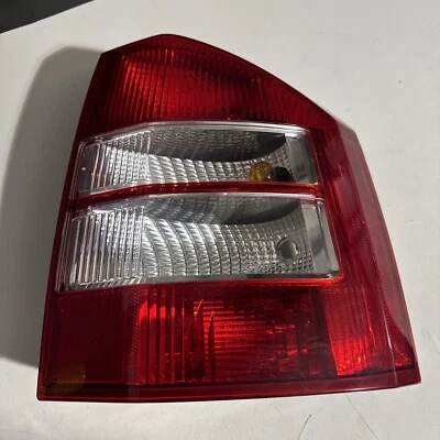 Luz trasera derecha para pasajero Jeep Compass se adapta a luz trasera de fábrica OEM 2007-2010 Foto 1 de 4