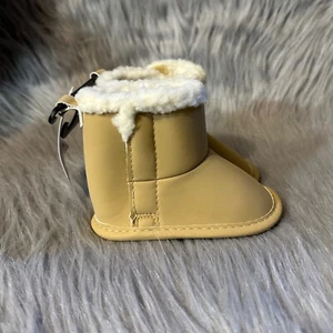 Carter's Child Of Mine Crib Shoes Baby's Size 3-6 Months Beige Boots Booties - Picture 1 of 6