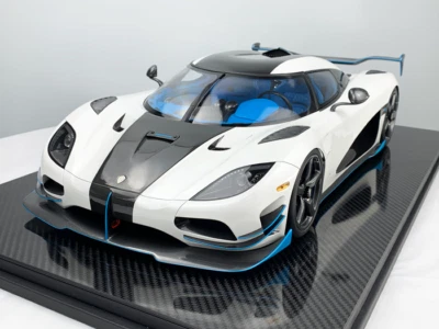 1/8 Fronti Arte Koenigsegg Agera RS1 7136 IN Perla Bianco Su Fibra Basi F108-29 - Immagine 1 di 4