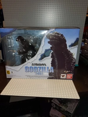 BANDAI S.H. MonsterArts Godzilla 2002 - Image 1 of 4
