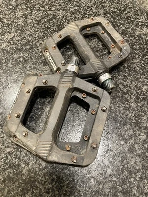 Pedales RaceFace Chester - Plataforma, Compuesto, 9/16", Negro Foto 1 de 4