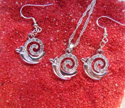 925 Silber Schmuck Set Glänzende Schnecke  14Zirkon  Kette Anhänger  Ohr Hänger - Bild 1 von 4