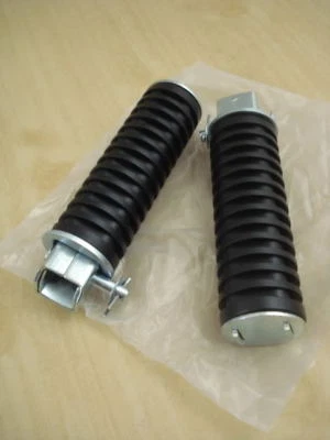 Pillion foot peg HONDA CB200 CB550 CB750 CB400 CB360 // A PAIR - Image 1 of 4