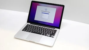 Apple MacBook Pro A1502 13 Core i5 8GB 256GB Silver 2015 - Picture 1 of 9