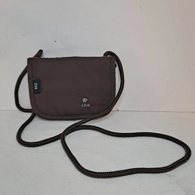 Carteira de viagem Sherpani Zoe tiracolo com zíper ao redor azul marrom - Imagem 1 de 4