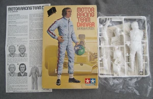 KIT MODELO PILOTO EQUIPO DE CARRERAS TAMIYA VINTAGE AÑOS 70-80 ESCALA 1/12 SIN CONSTRUIR - Imagen 1 de 18