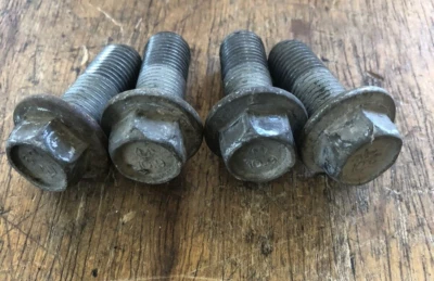 Болты переднего суппорта 2010 Mercury Mariner - Изображение 1 из 4