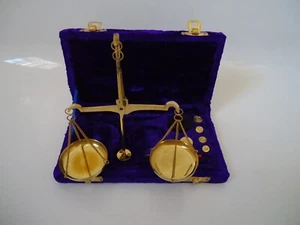 Small Set Brass Scales In Blue Velvet Box With 20 Gram Weight Antique Style Gift - Picture 1 of 9