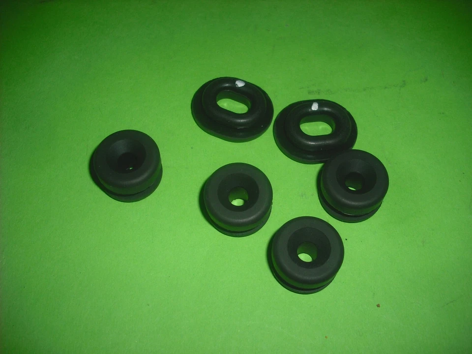 @ Yamaha XT350 XT 350 Side Lid Rubber Set Rubber Rings OEM - Image 1 of 1