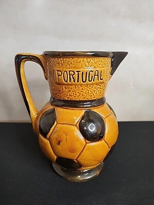 Jarra de balón de fútbol de cerámica marrón FC Portugal 8" de alto pintada a mano rara Foto 1 de 4