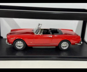 Cult Models! 1:18 Resin Model Car Alfa Romeo 2600 Spider Touring Red 1961 New - Picture 1 of 8