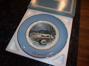 COLLECTOR'S PLATES - CHRISTMAS 1979 AVON - WINTER SCENE - NEW IN BOX - Picture 1 of 7