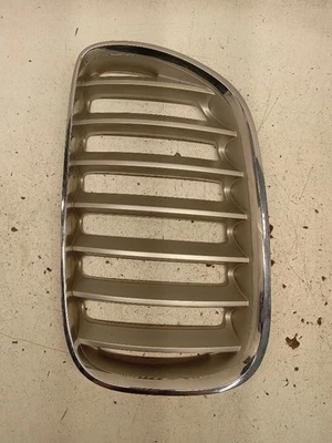 Rejilla del conductor capó superior acabado titanio y cromo para BMW X5 1057126 04-06 Foto 1 de 4