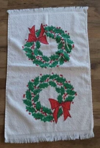 Vintage Cristmas Holly Leaf Wreath Hanging Hand Dish Towel 14.5x22 Double Image - Picture 1 of 3