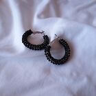 Schwarz glänzend kleiner Ohrring XS Samen Perlen Reifen trendiger Party Ohrring für Damen