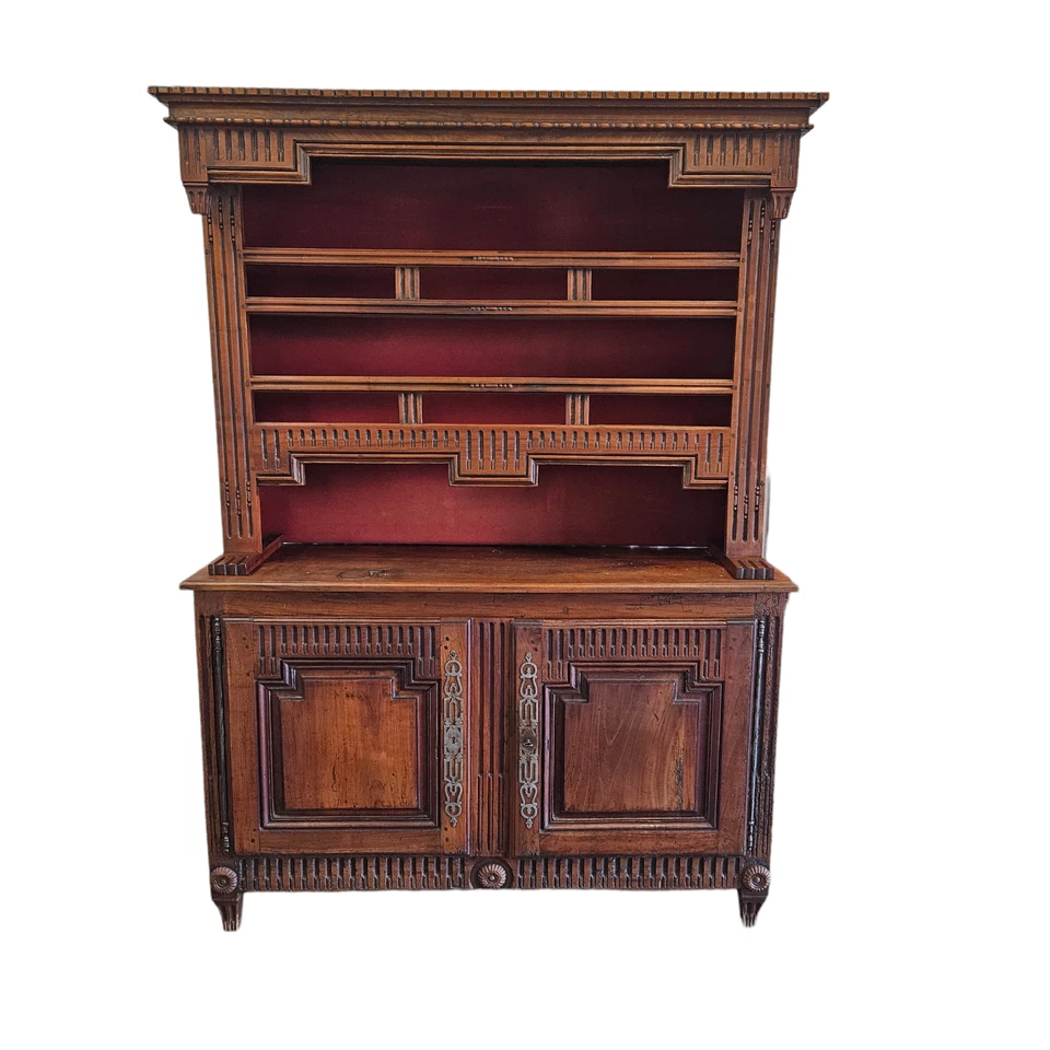 Armario francés de nogal campestre del siglo XIX con herrajes de hierro Foto 1 de 4