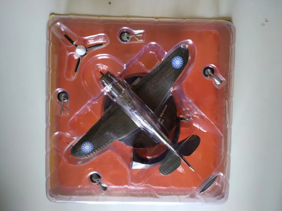 Modello 1/72 Aerei Guerra Curtiss P40 P 40 Warhawk U.S. Army WWII Stati Uniti - Immagine 1 di 1