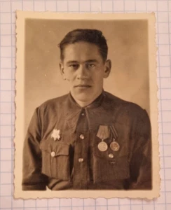 photograph of a military soldier of the Soviet army of the USSR during the Secon - Picture 1 of 6
