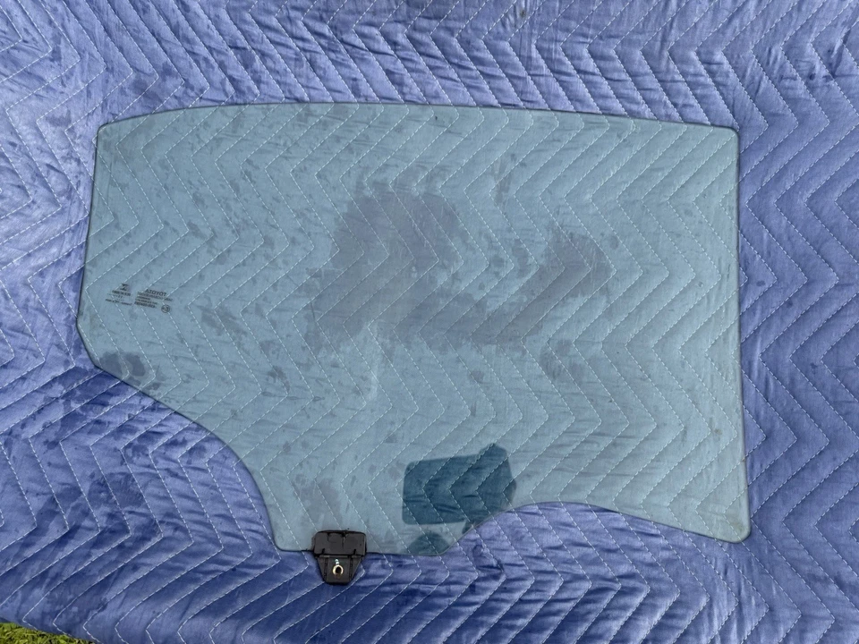 Cristal trasero del lado del conductor para Scion ia 2016 2017, 2018, 2019, 2020 Yaris ia Foto 1 de 1