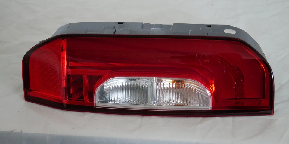 Original Mercedes Heckleuchte links X-Klasse 470 A4709061600 - Bild 1 von 1