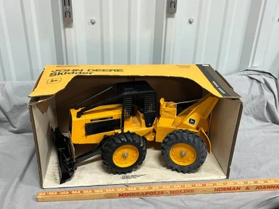 Vintage John Deere LOG SKIDDER 1:16 Diecast ERTL NIB Large Toy! - Image 1 of 4
