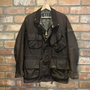 Chaqueta de cera Barbour International Thruxton para hombre pequeña marrón motocicleta motociclista - Imagen 1 de 17