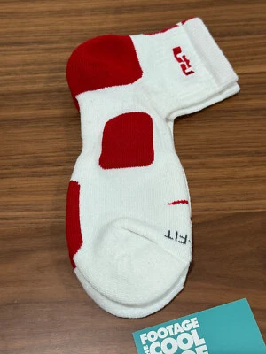 2010 NIKE LEBRON JAMES KING LOGO ELITE DRI-FIT ANKLE SOCKS WHITE RED LARGE 8-12 - Image 1 of 4