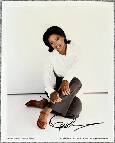 Talk Show Host Oprah Winfrey Signed 8x10 Promo Photo - Collectible Cover
