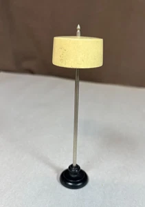 Lámpara de pie miniatura vintage para casa de muñecas - Imagen 1 de 4