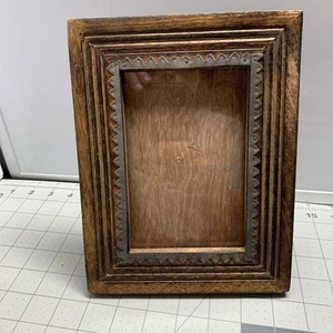 Antiker handgefertigter Holz Bilderrahmen 8 3/4”x6 3/4”, mit Sägeblattverkleidung - Bild 1 von 7