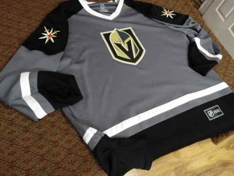 Las Vegas Golden Knights Hockey Jersey NHL Official License Men’s Size L Cover