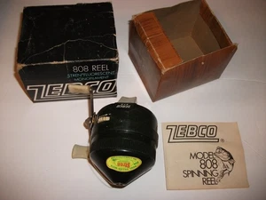 Carrete fundido giratorio Zebco 808 vintage hecho en EE. UU. ~ pie de metal ~ color verde - Imagen 1 de 7