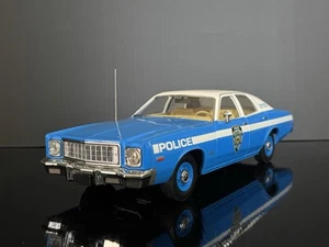 1975 Plymouth Fury Police Pursuit NYPD 1/18 Greenlight - Picture 1 of 9
