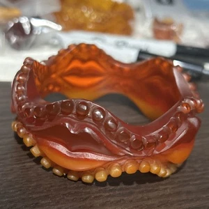 Vintage Bakelite Hand Carved Collectible End Of Day Prystal Lips Orange Bangle - Picture 1 of 16